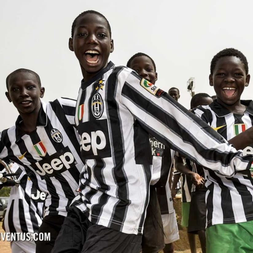 Trezeguet visits AS Real de Bamako and Mali's national museum