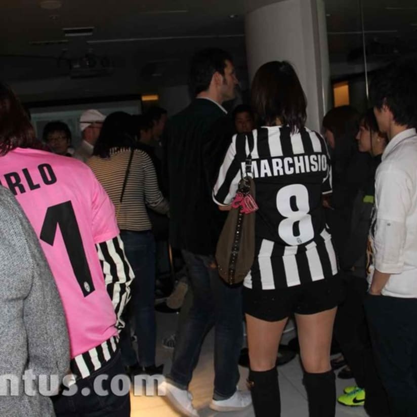 Juve-Fiorentina, a Tokyo si esulta così - Tokyo celebrates after Fiorentina triumph