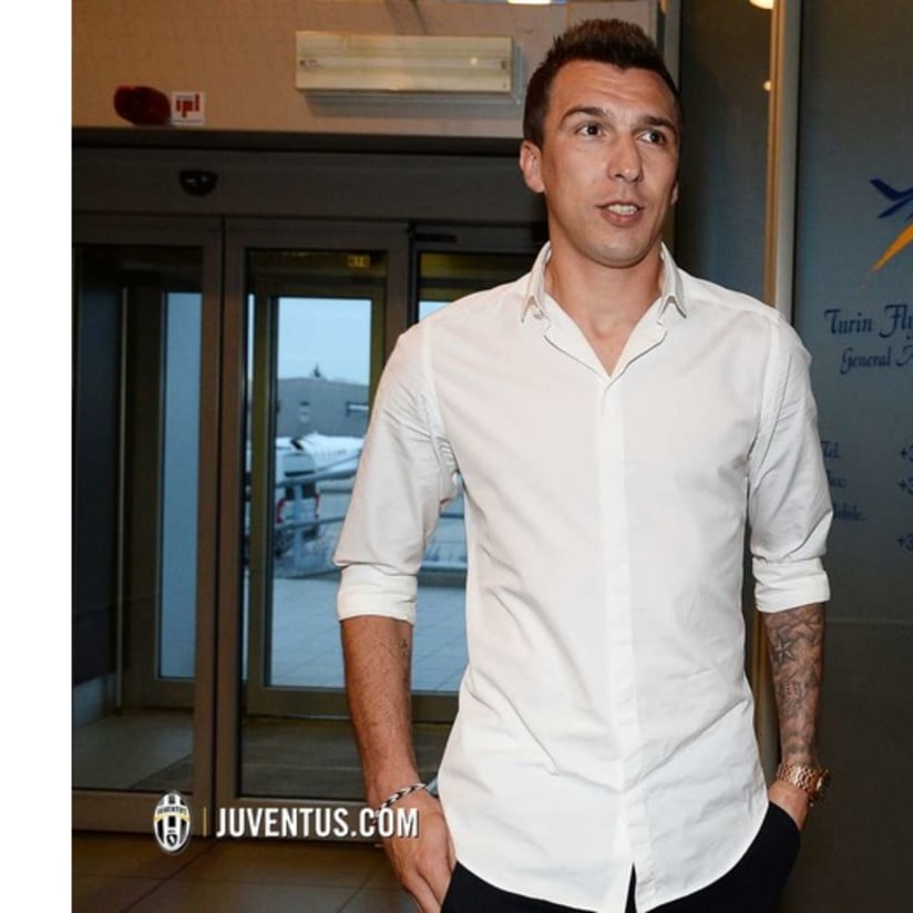 Mandzukic arrives in Turin!