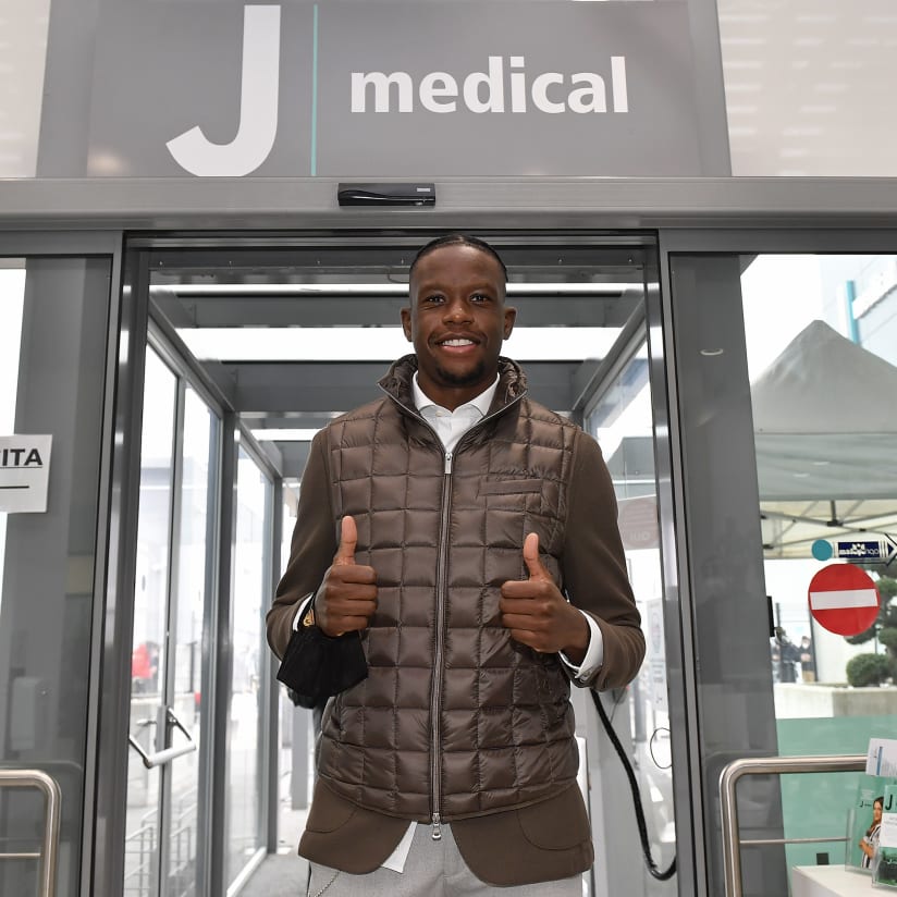 Gallery | Zakaria undergoes Juventus Medical