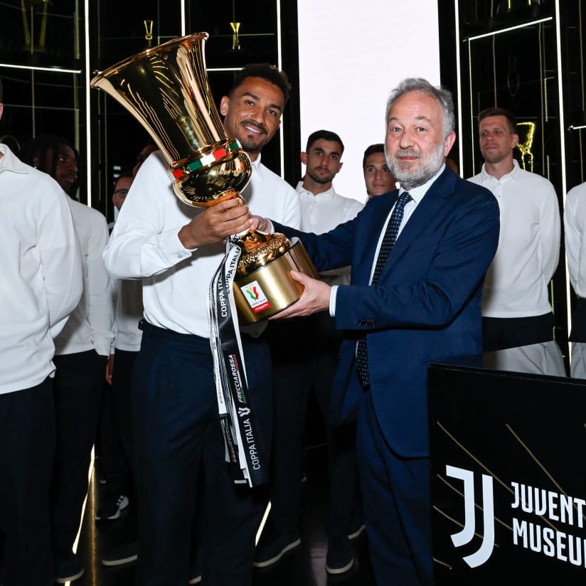 La consegna della Coppa Italia allo Juventus Museum