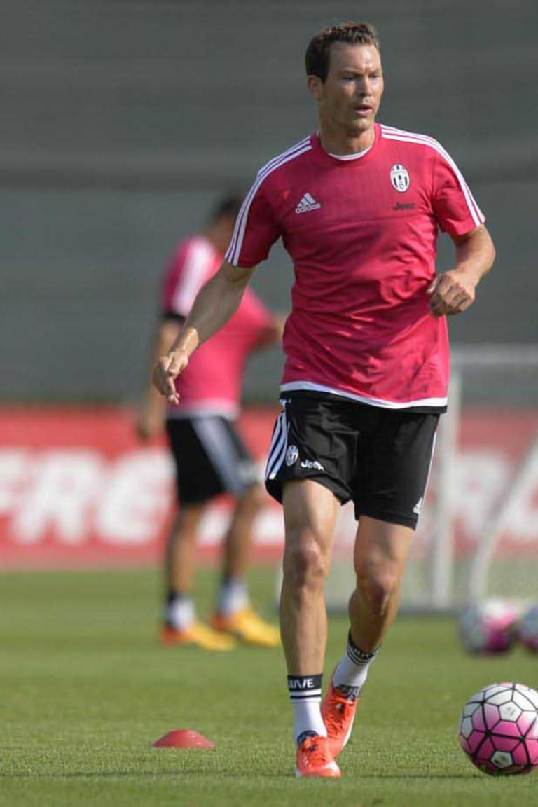 Lichtsteiner returns to training