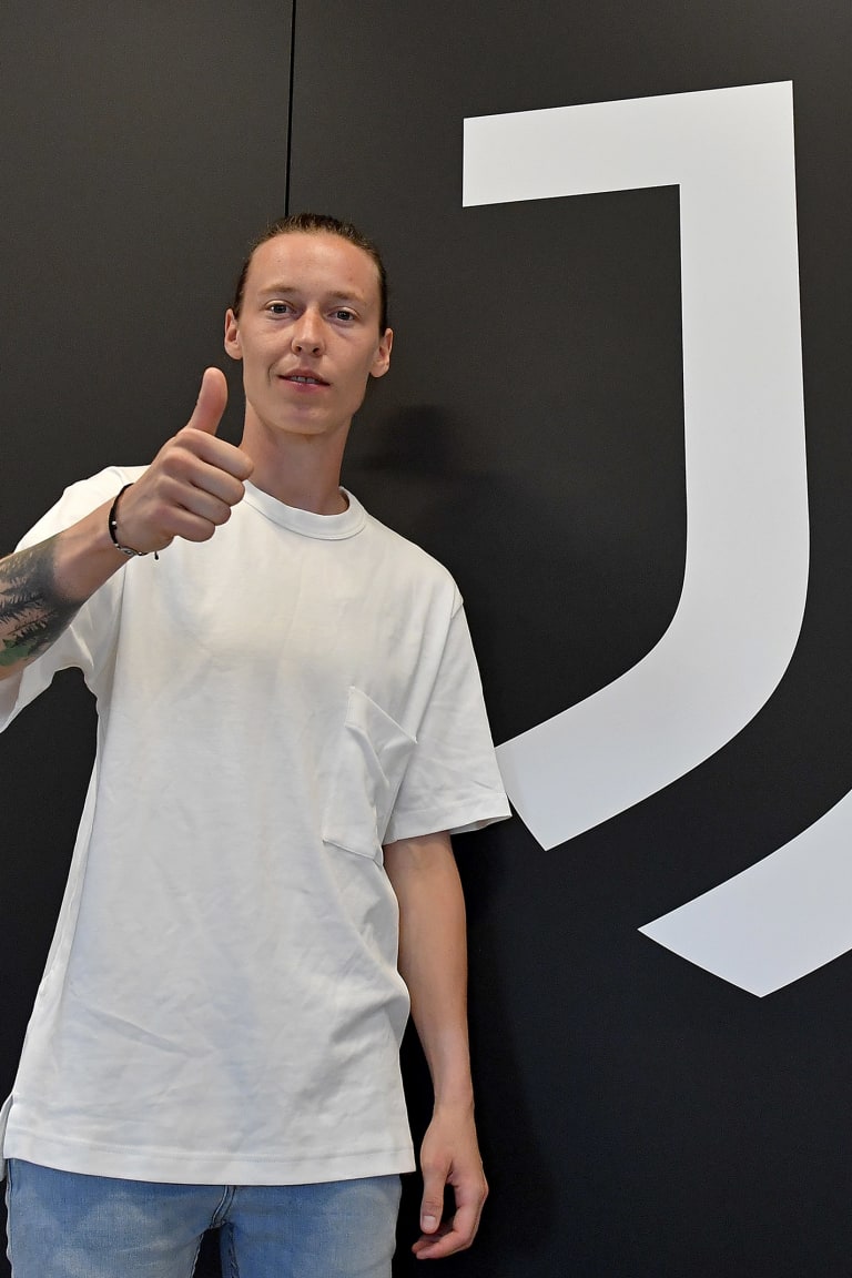 OFFICIAL | Peyraud-Magnin signs for Juventus!