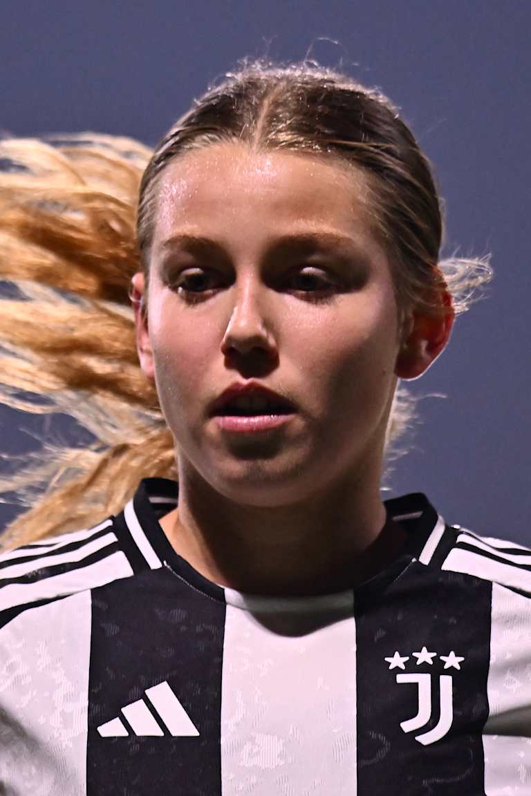 Elsa Pelgander renews until 2028, joins Djurgarden on loan