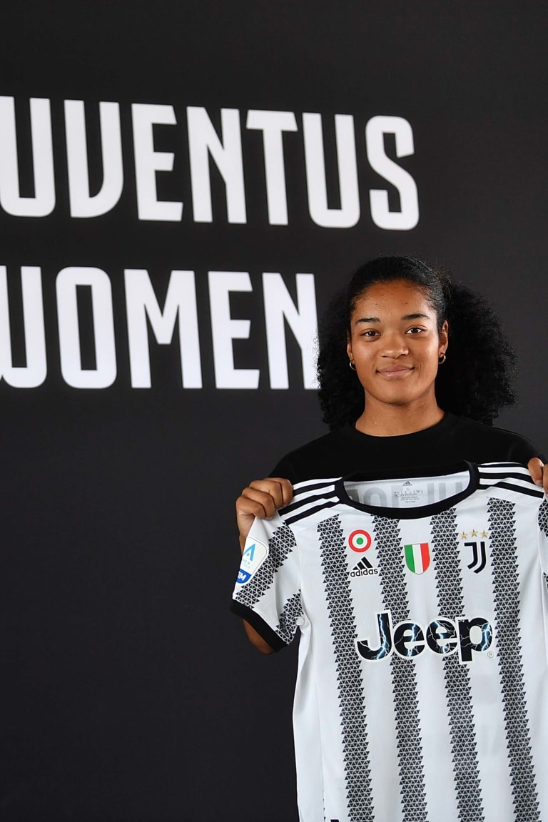 Welcome to Juventus Women, Evelina!