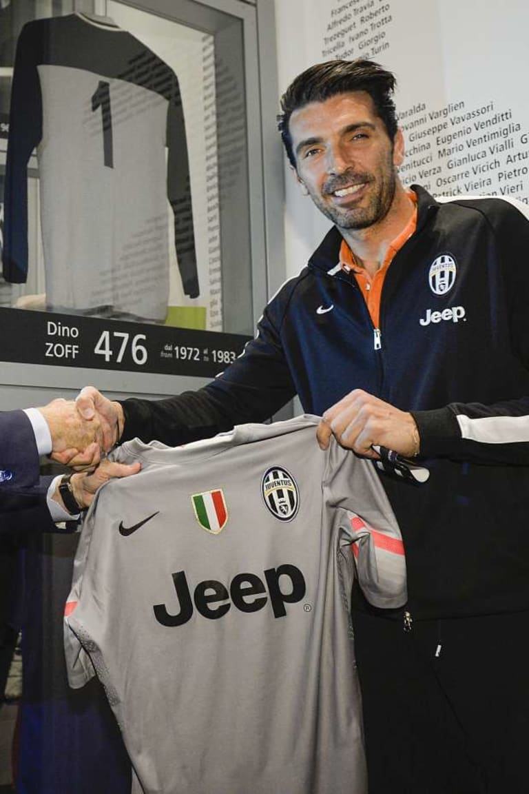 Buffon, la maglia delle 500 presenze al J-Museum