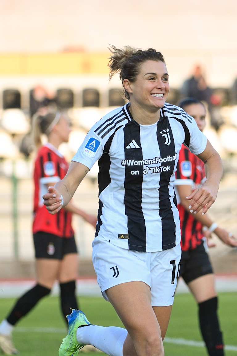 Cristiana Girelli named November Player of the Month! 