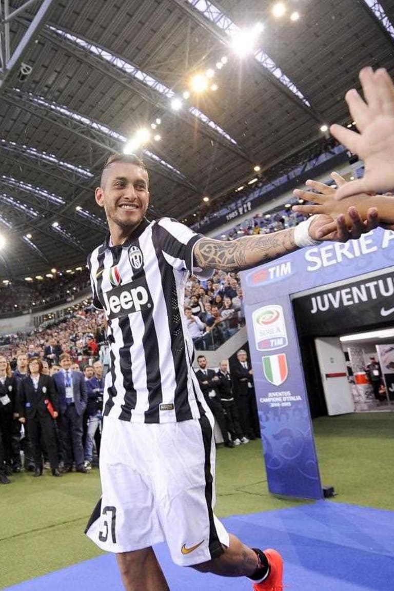 Pereyra completes permanent Juve switch