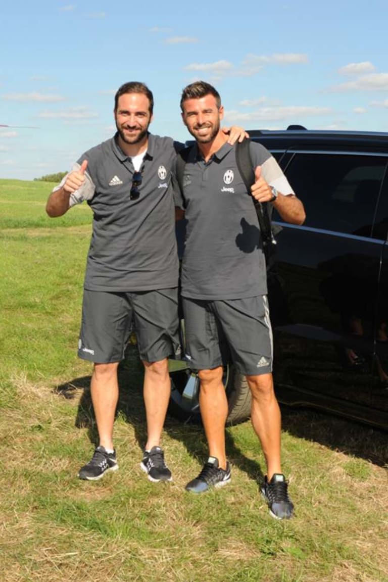 Jeep, Barzagli, Higuain and a helicopter!