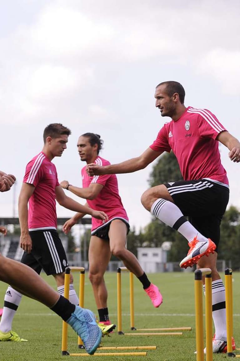 Chiellini trains with squad