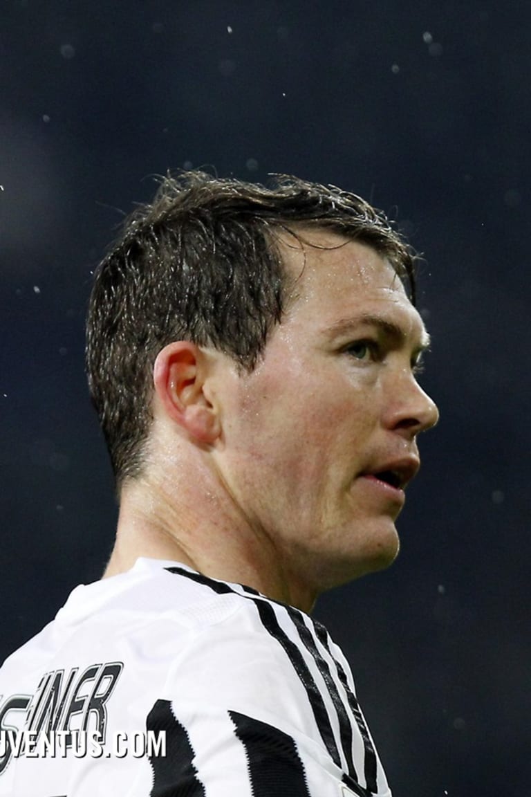 Lichtsteiner eyes Atalanta test