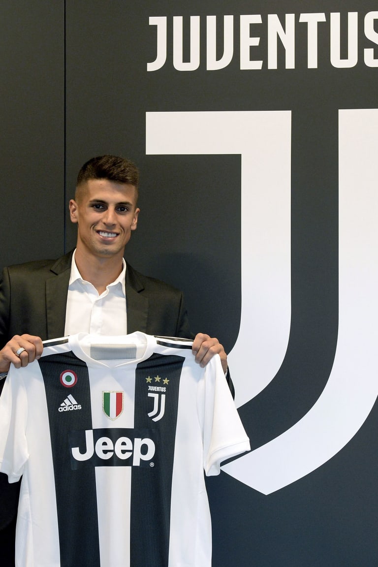 E' il giorno di João Cancelo!