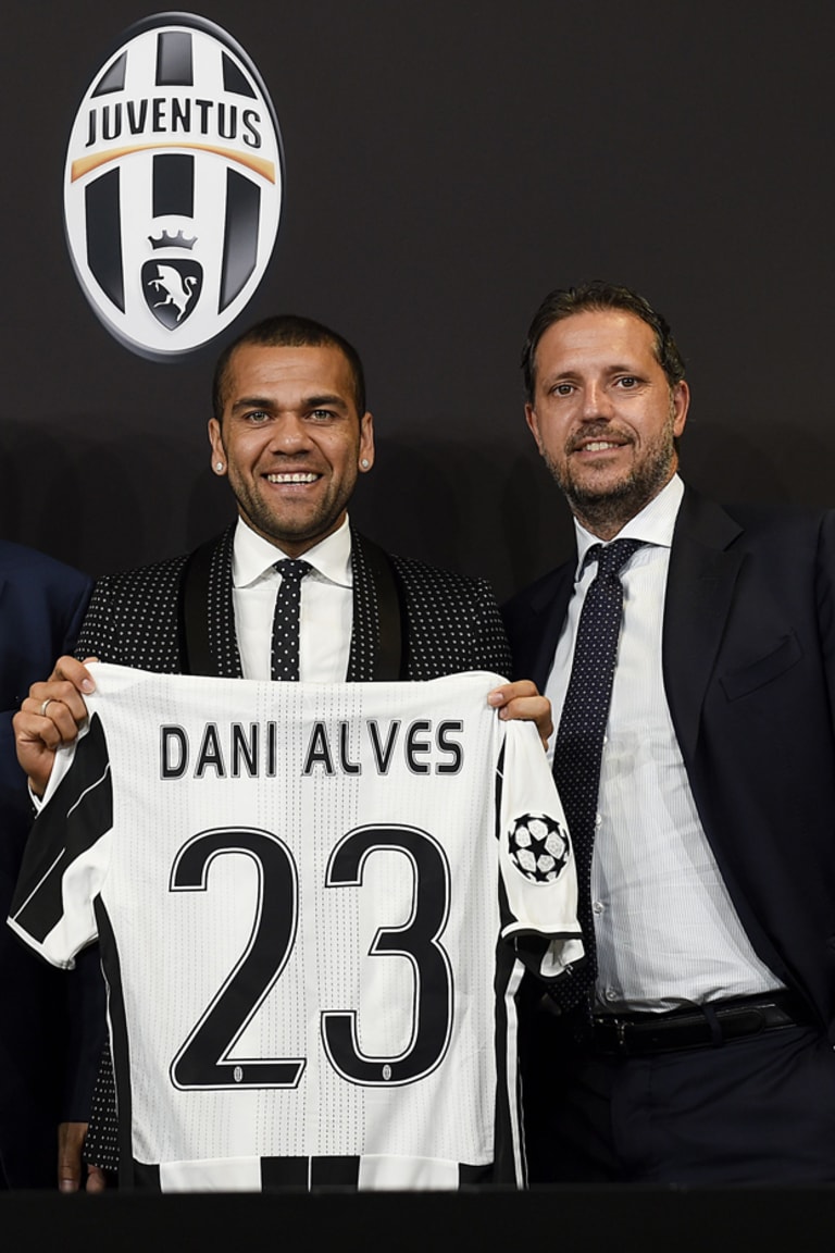 Dani Alves: “Here to make history”