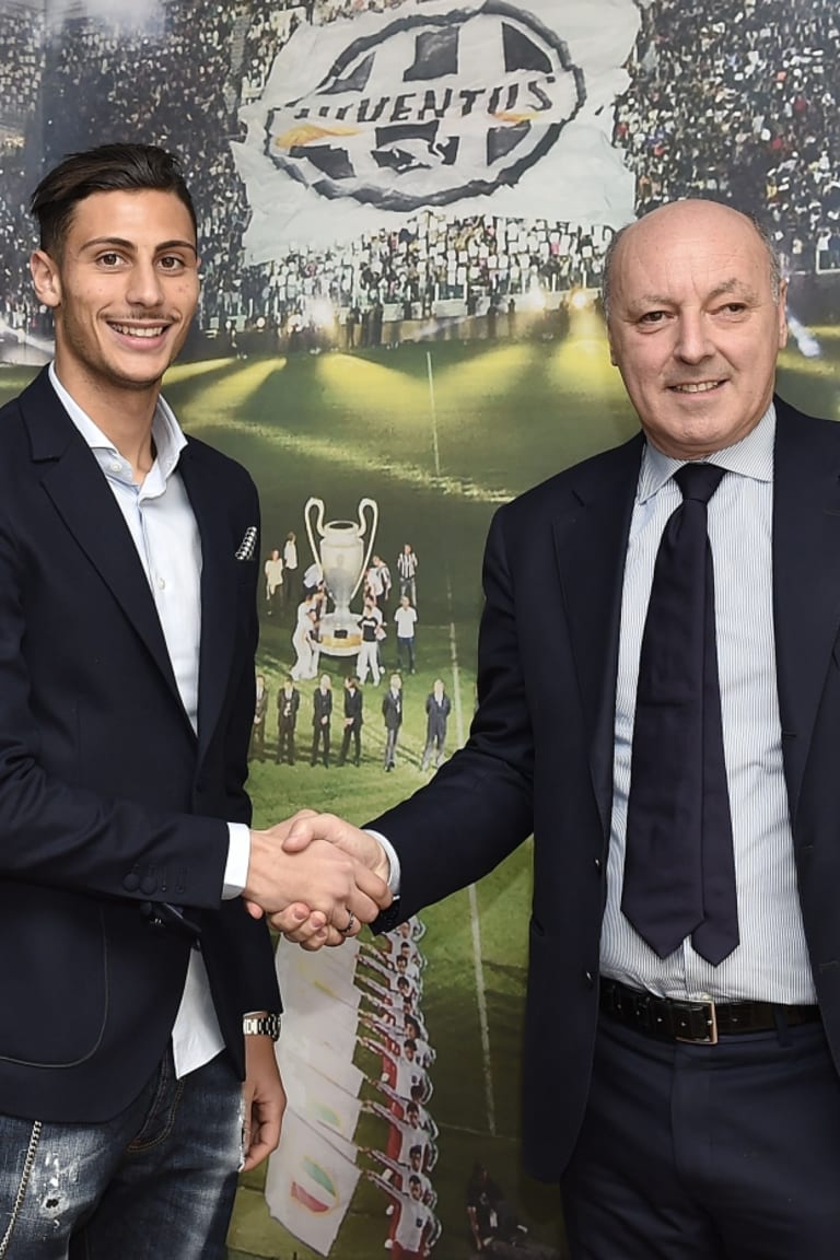 Mandragora completes Juventus move