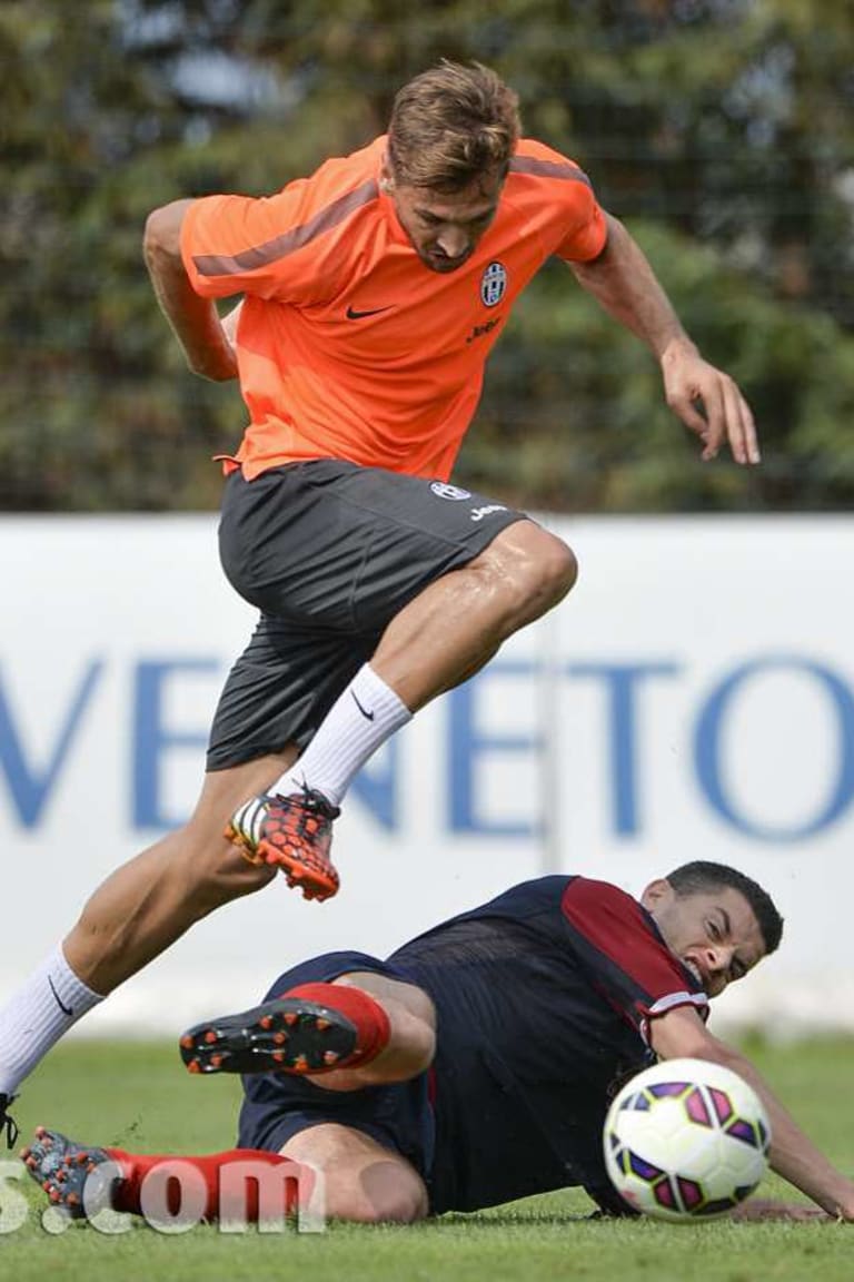 Llorente at the double in friendly workout