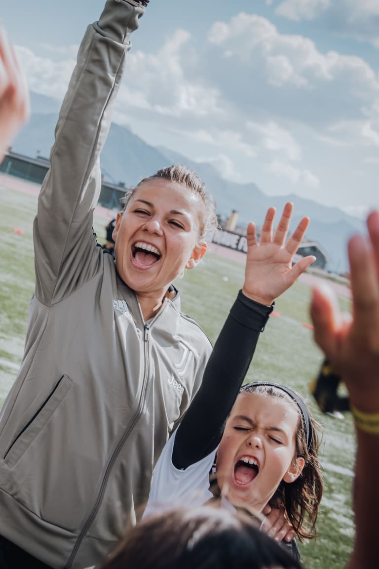 Juventus Women surprise the girls of Summer Camp!