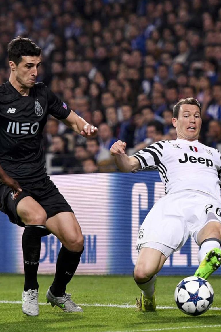 Lichtsteiner staying grounded