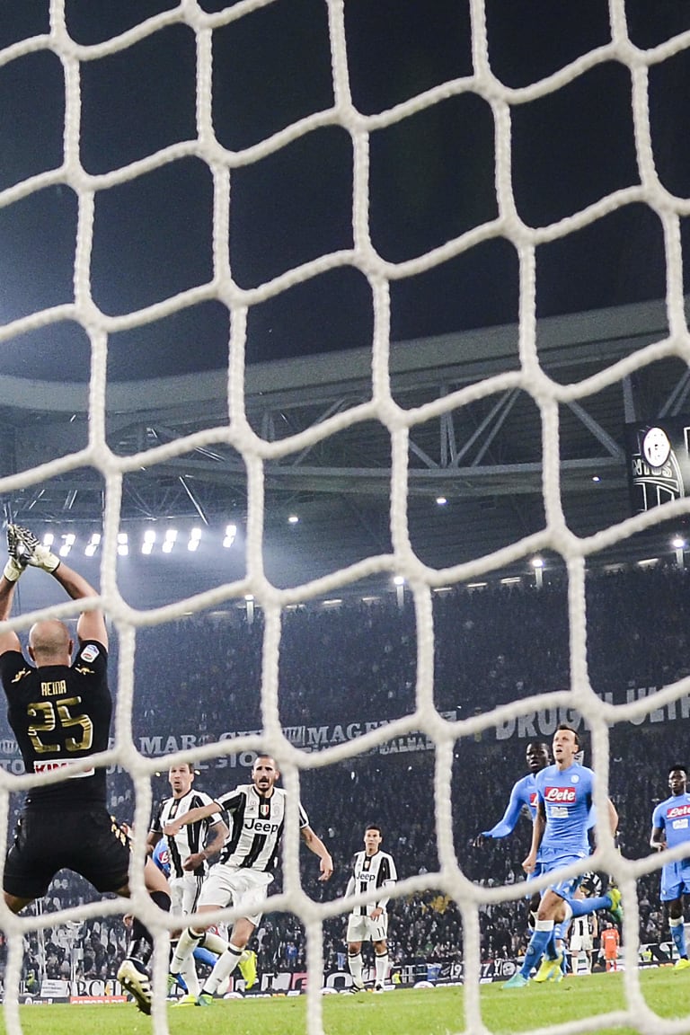 Black & White Memory Vault | Grabbing the goals in Juve-Napoli