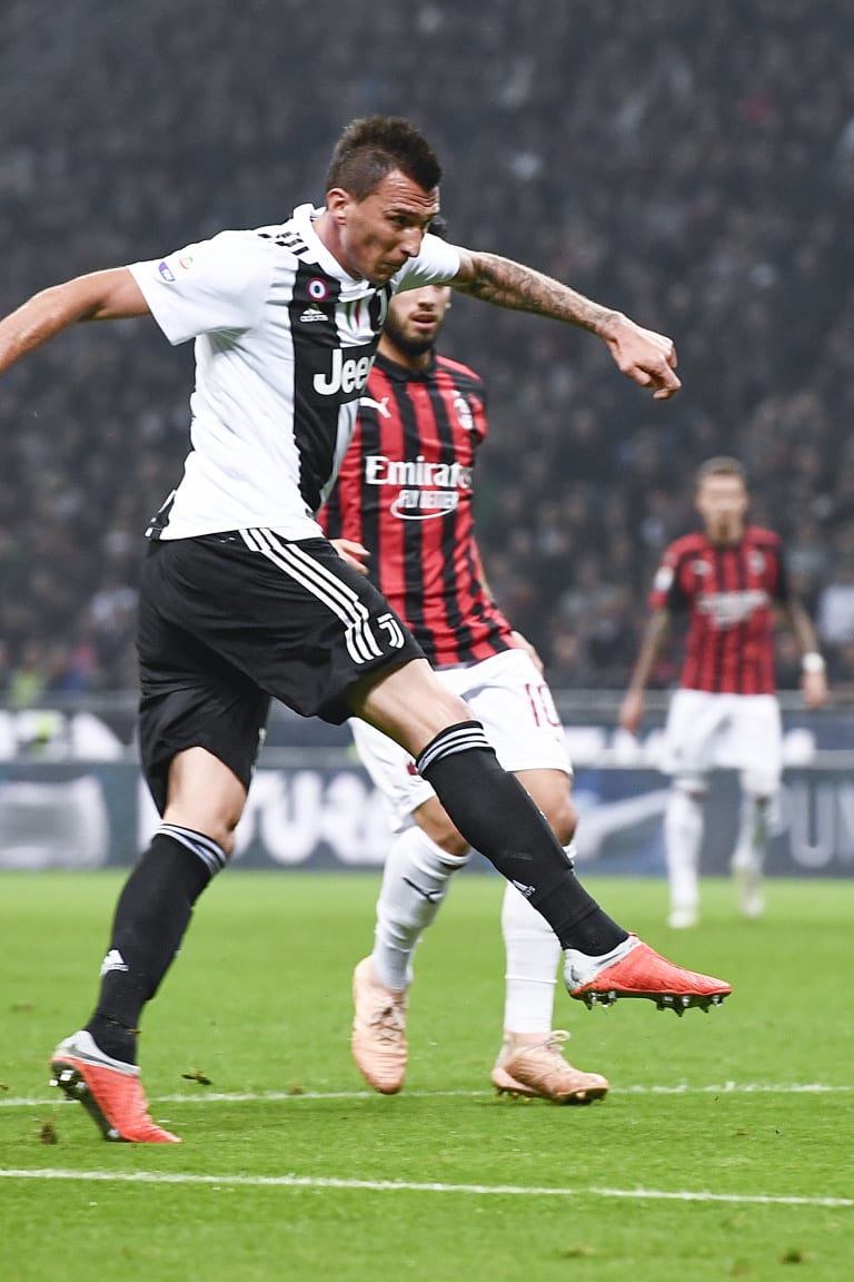 Black & White Stories: Mandzukic vs il Milan 