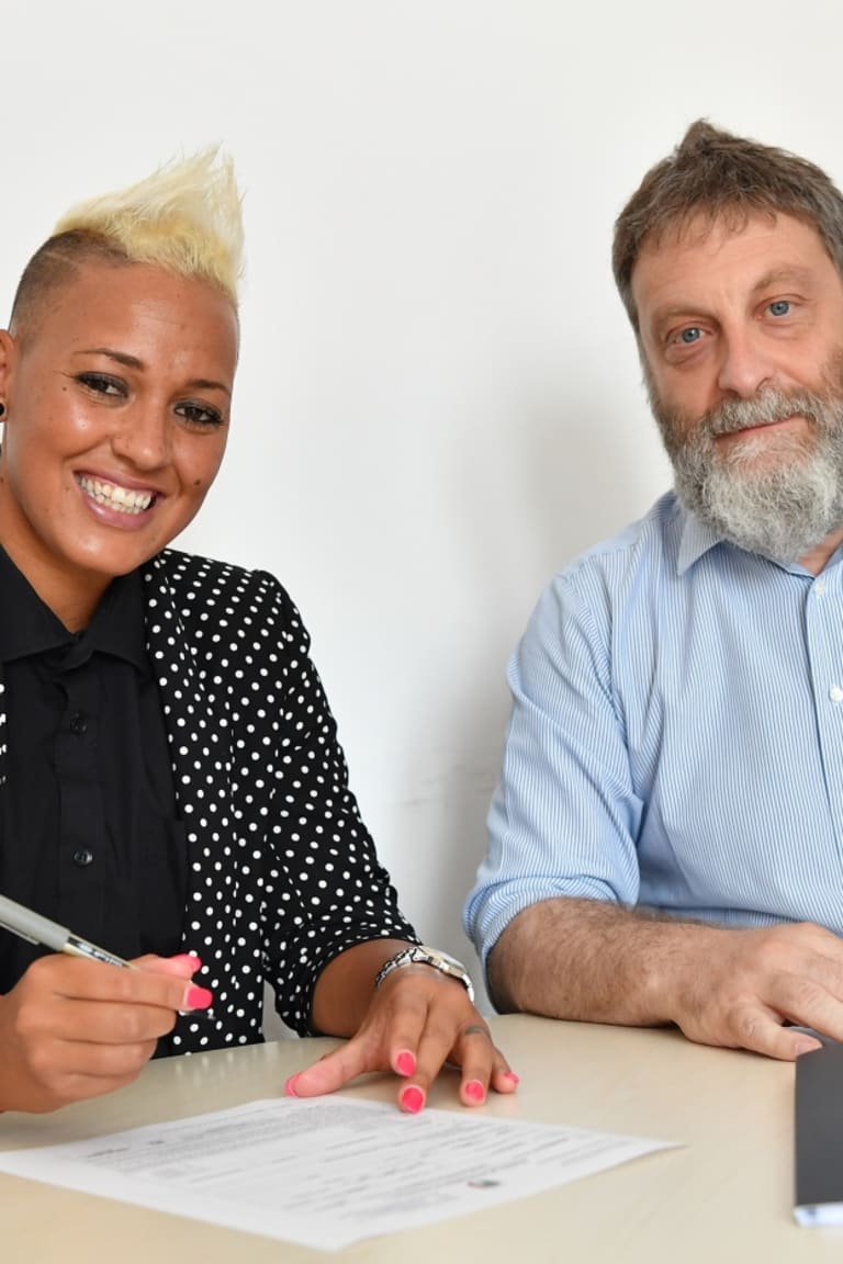 Lianne Sanderson è bianconera!