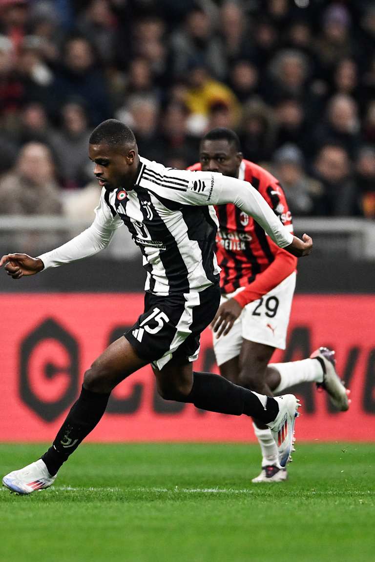 Juve share spoils with AC Milan at the San Siro