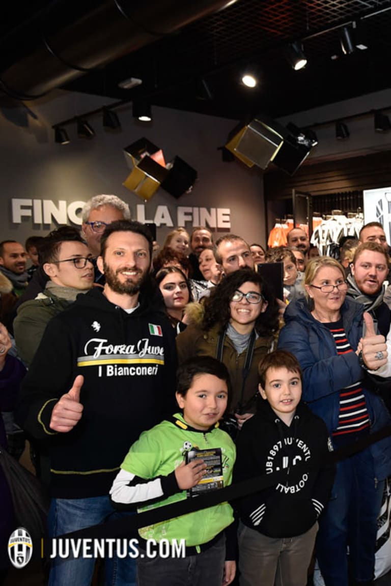 Che festa con Bonucci allo Stadium Megastore!