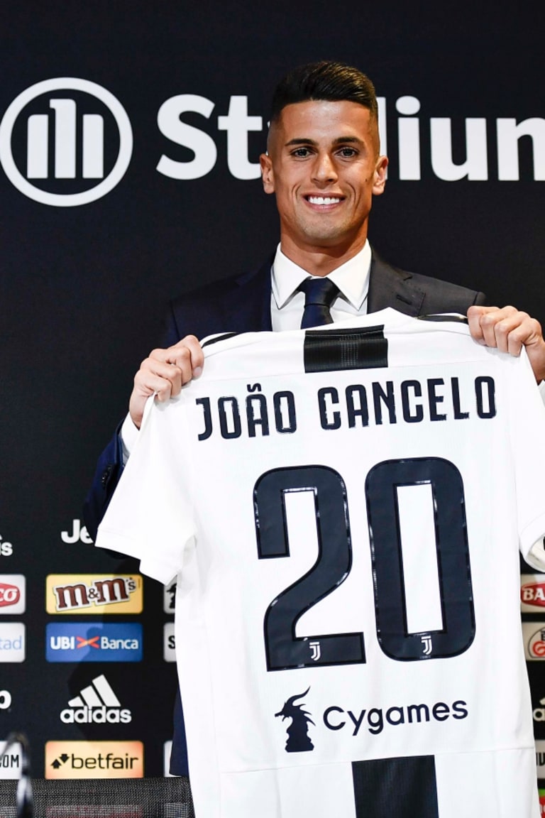 Cancelo: «Sono orgoglioso di far parte di questa famiglia»