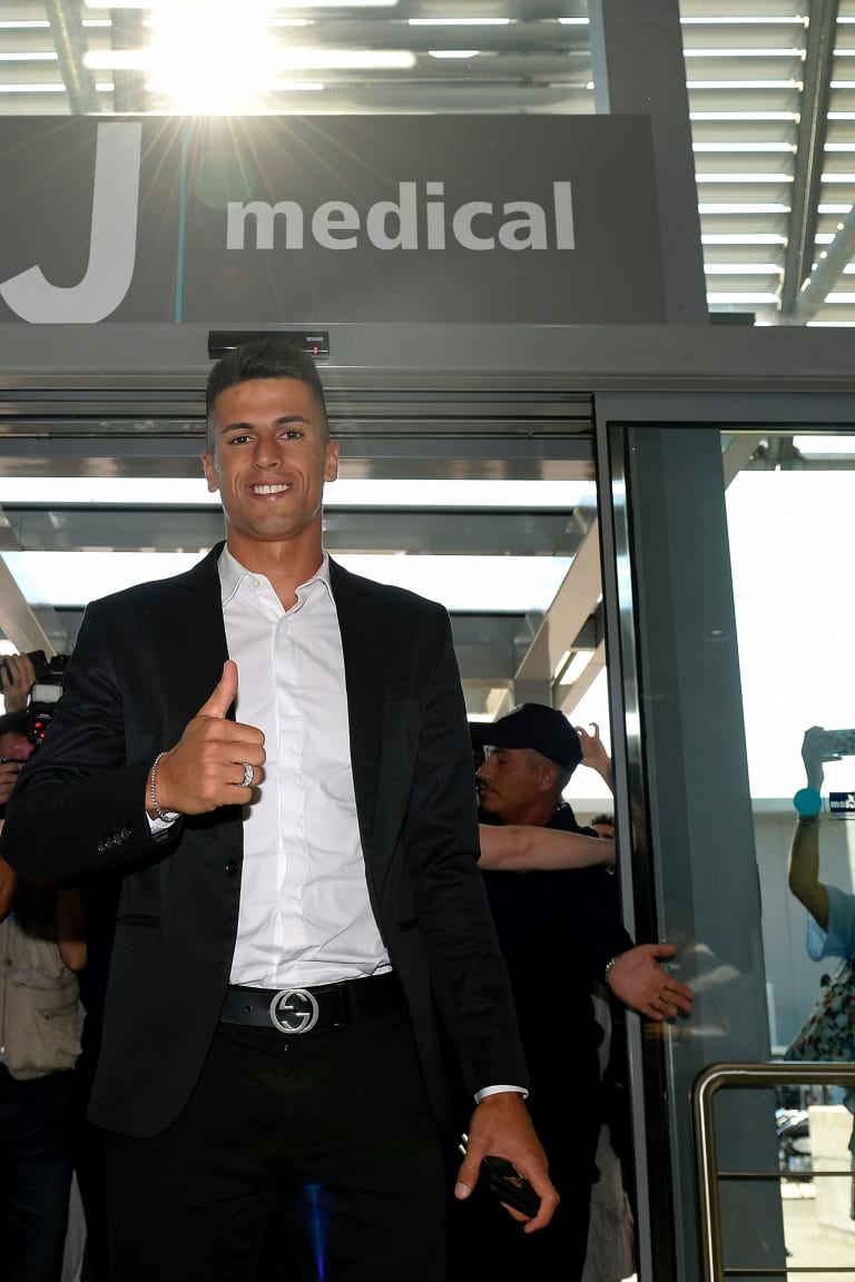 João Cancelo completes Juventus Medical