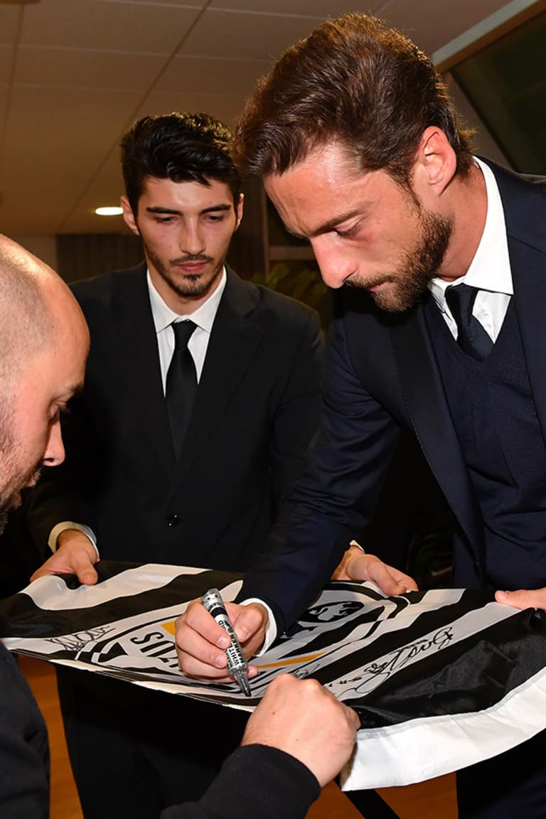 Fans celebrate with with Bianconeri at "Terzo Tempo"