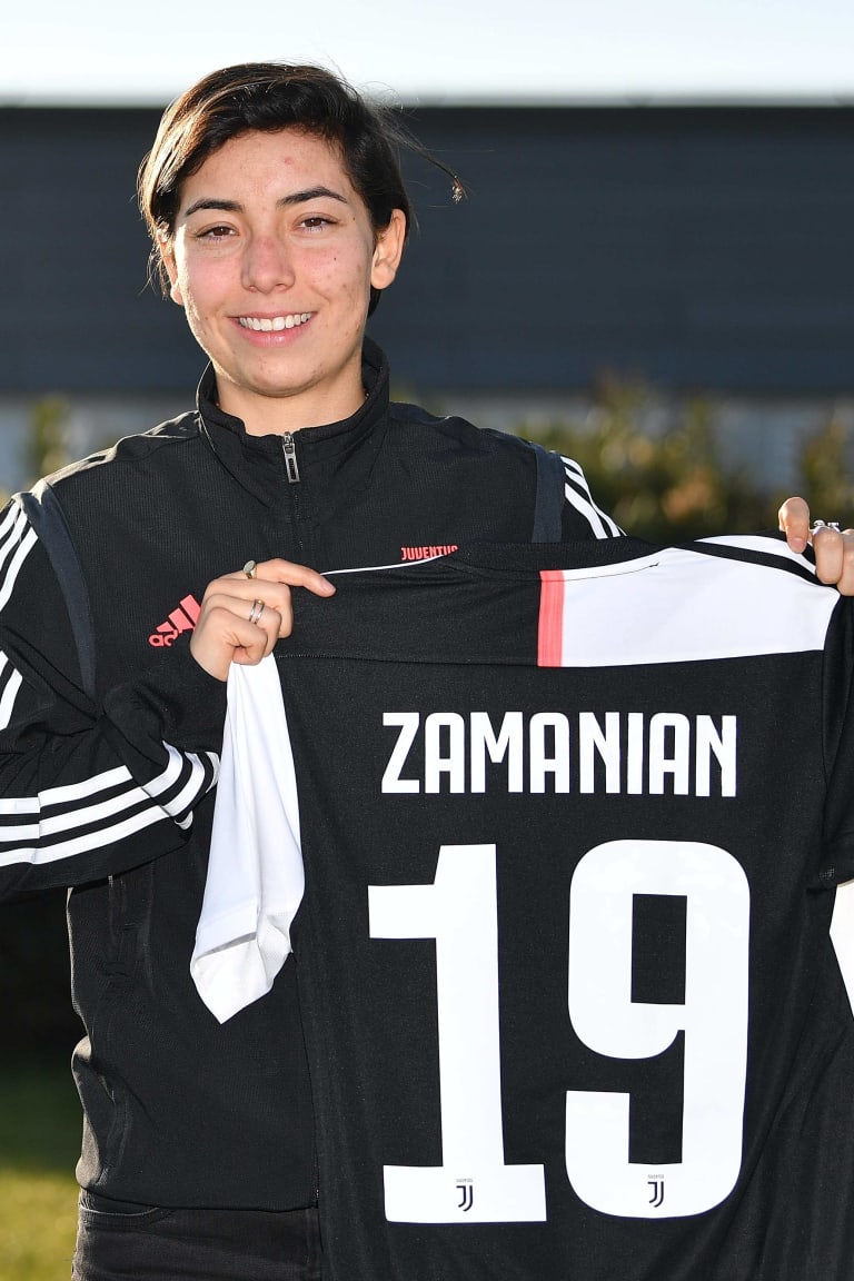  Zamanian signs for Juventus Women!
