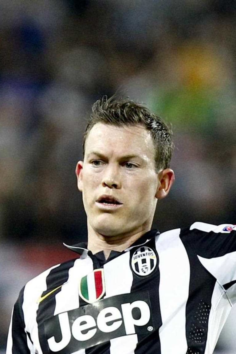 Lichtsteiner to skip Napoli through suspension