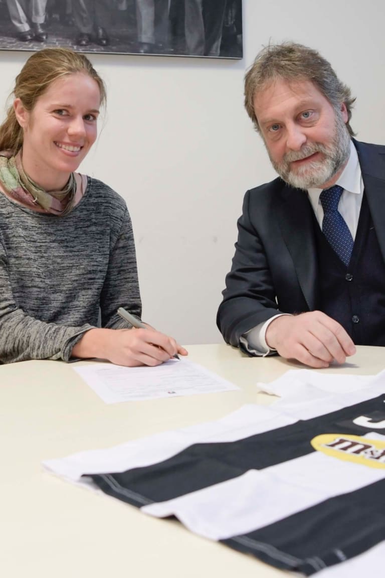 Sofie Junge Pedersen signs for Juventus Women!