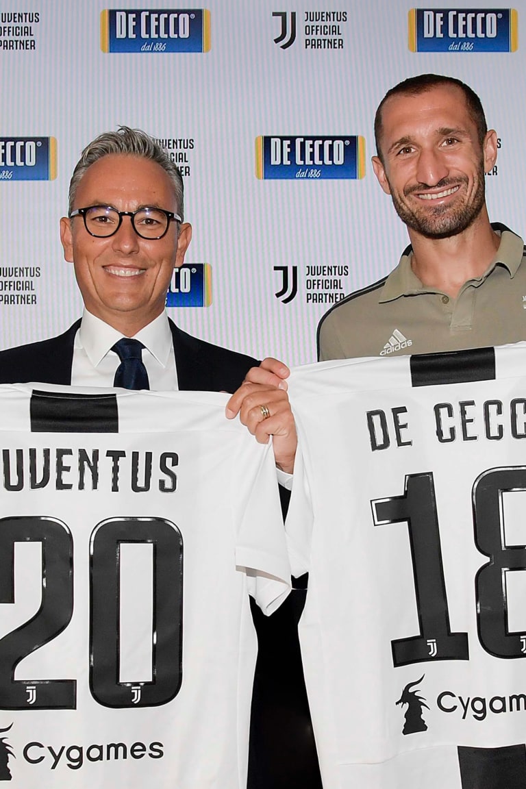 De Cecco menjadi Mitra Resmi Juventus