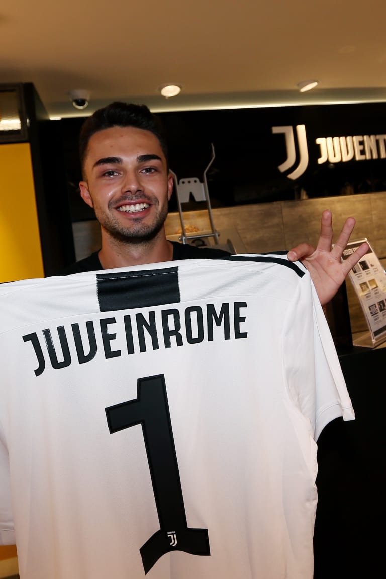 The first ever Juventus Store opens in Rome!