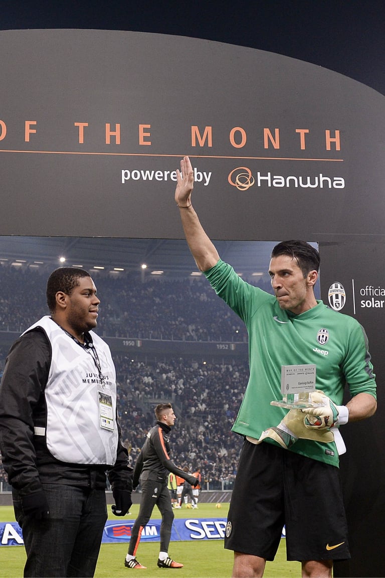 Buffon receives MVP award from J-Members