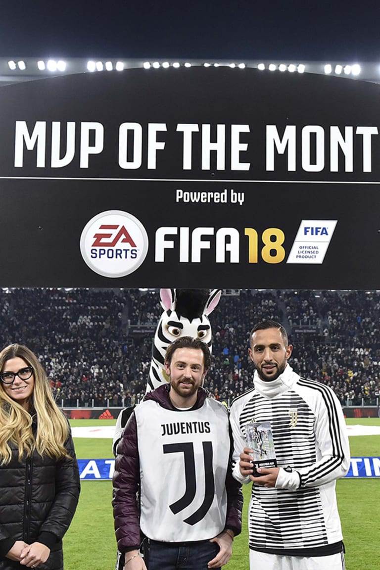 Medhi Benatia given MVP award at #JuveInter