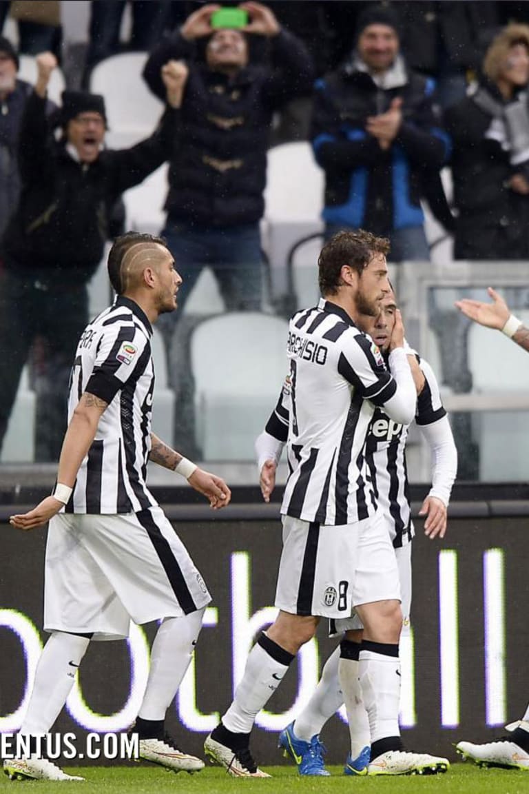 Tevez strikes again as Juve march on