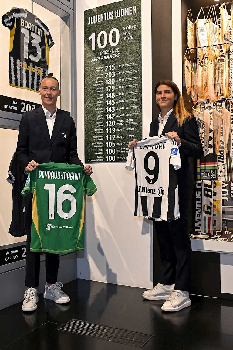 Peyraud-Magnin and Cantore deliver their shirts to the Juventus Museum