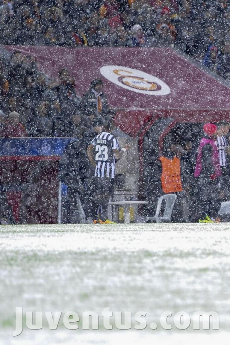 A Istanbul per ora vince la neve