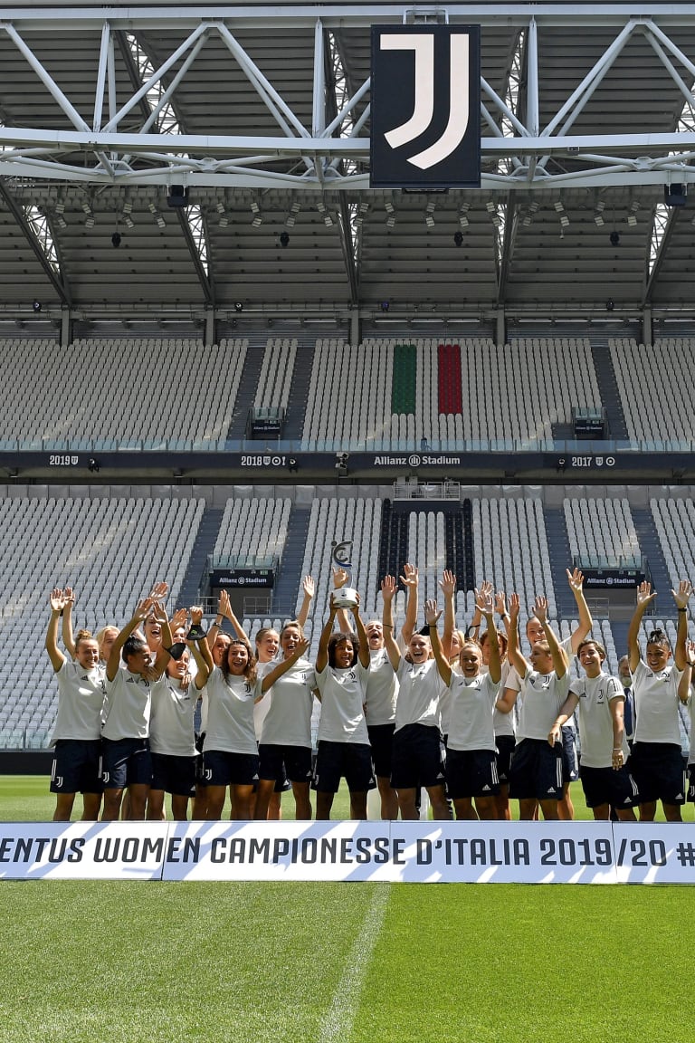 Our #LEAD3RS celebrate with the Scudetto Femminile Trophy!