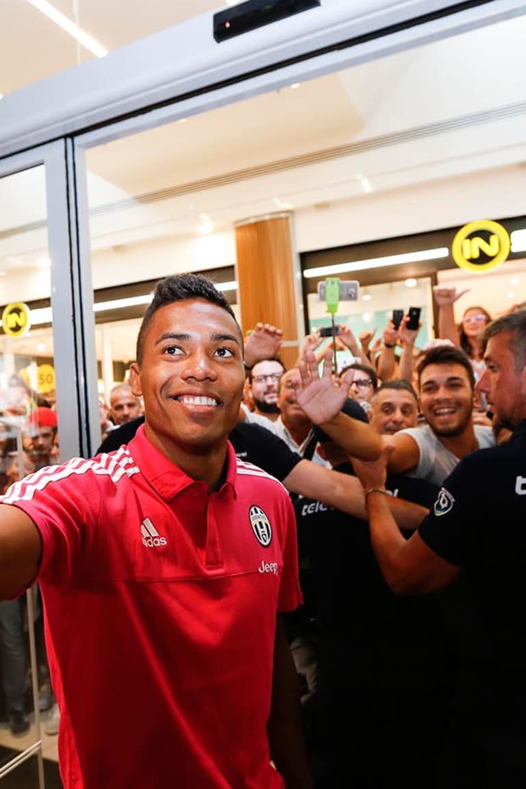 Alex Sandro stops by Juventus Megastore