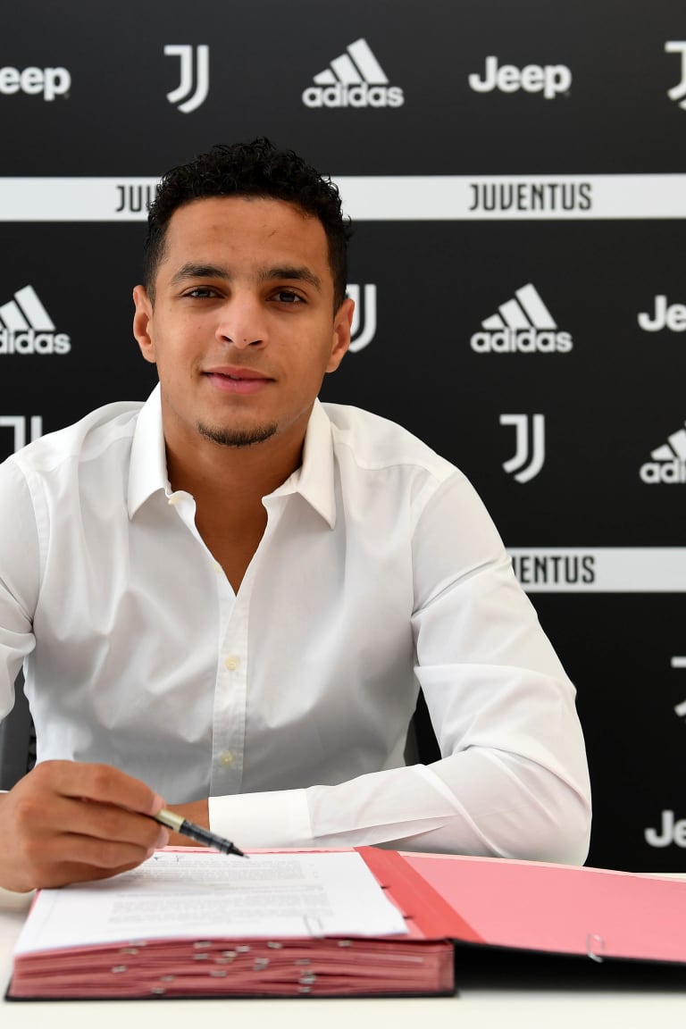 Official: Mohamed Ihattaren is a Juventus player