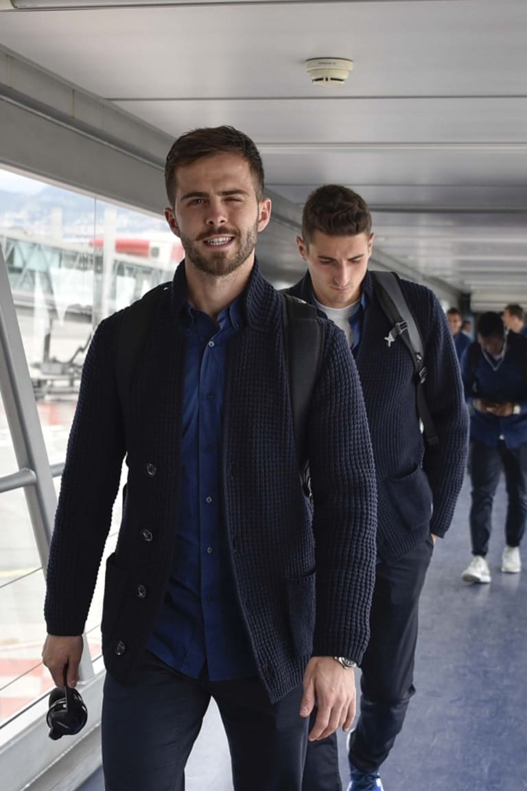 Juventus arrive in France