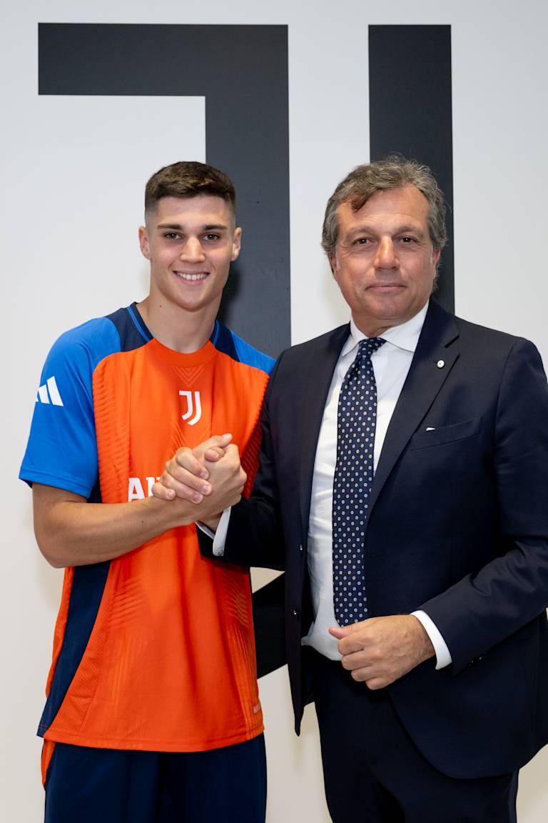 Vasilije Adzic joins Juventus!