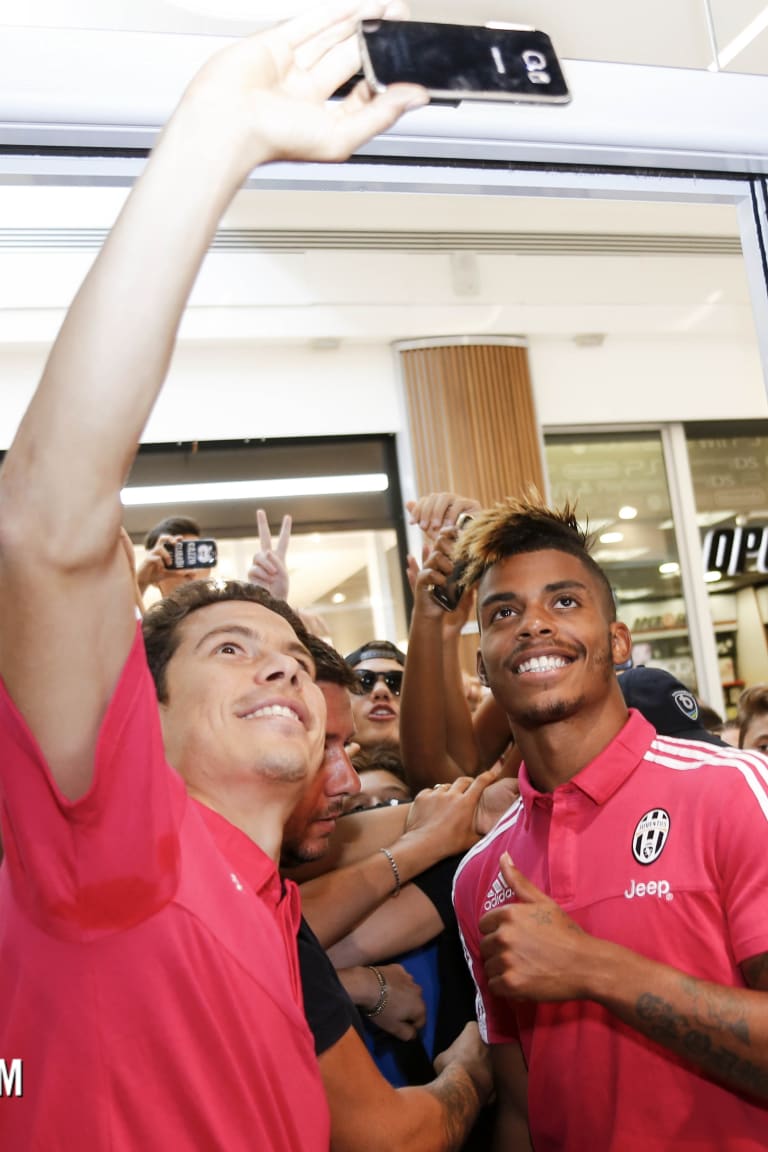 All smiles at Juventus Megastore