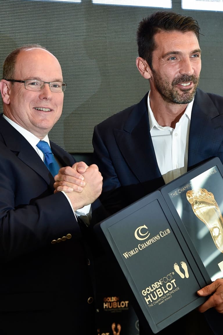 Buffon wins Golden Foot Award 2016