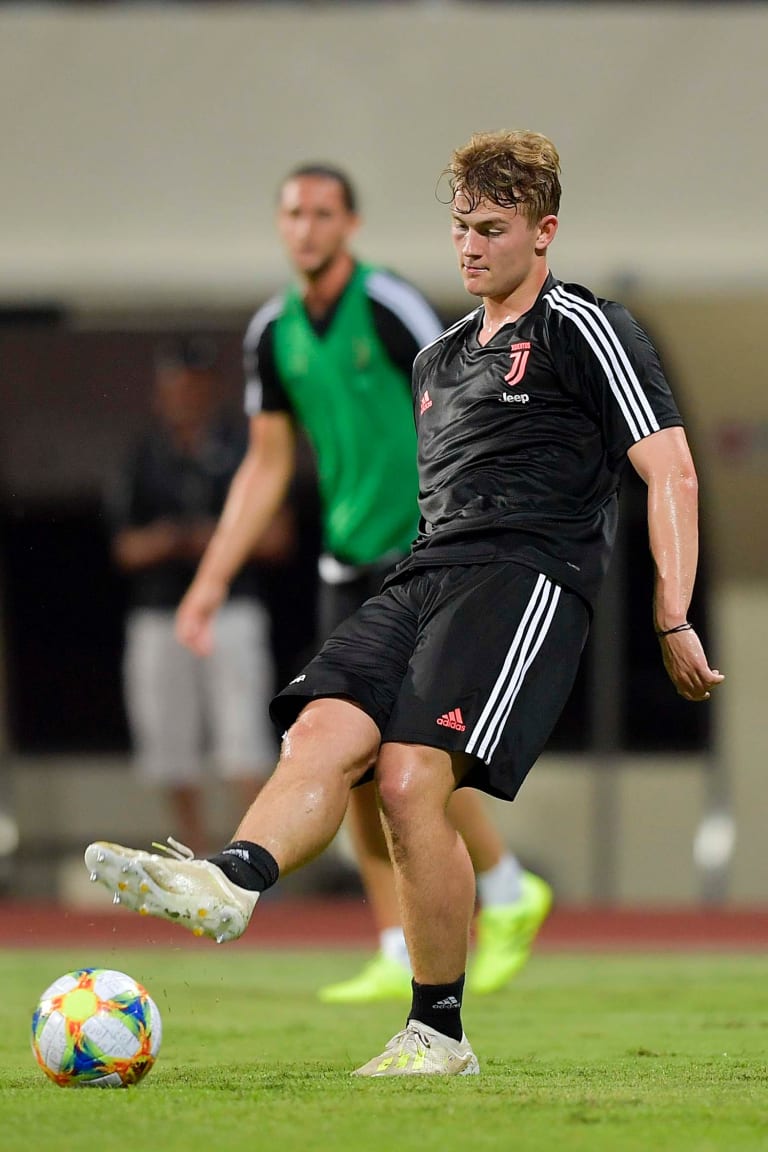 Bianconeri on the pitch in Singapore