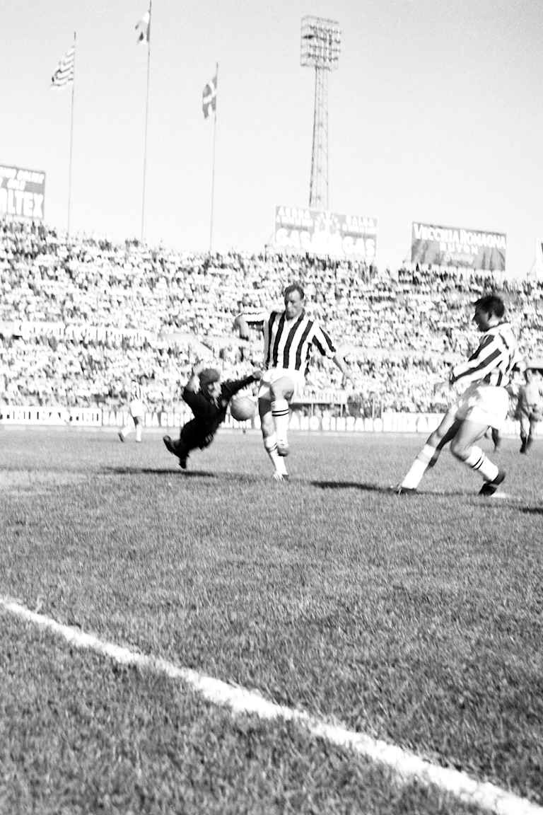 Black&White Stories | La vittoria contro l'Inter del 27 ottobre 1957